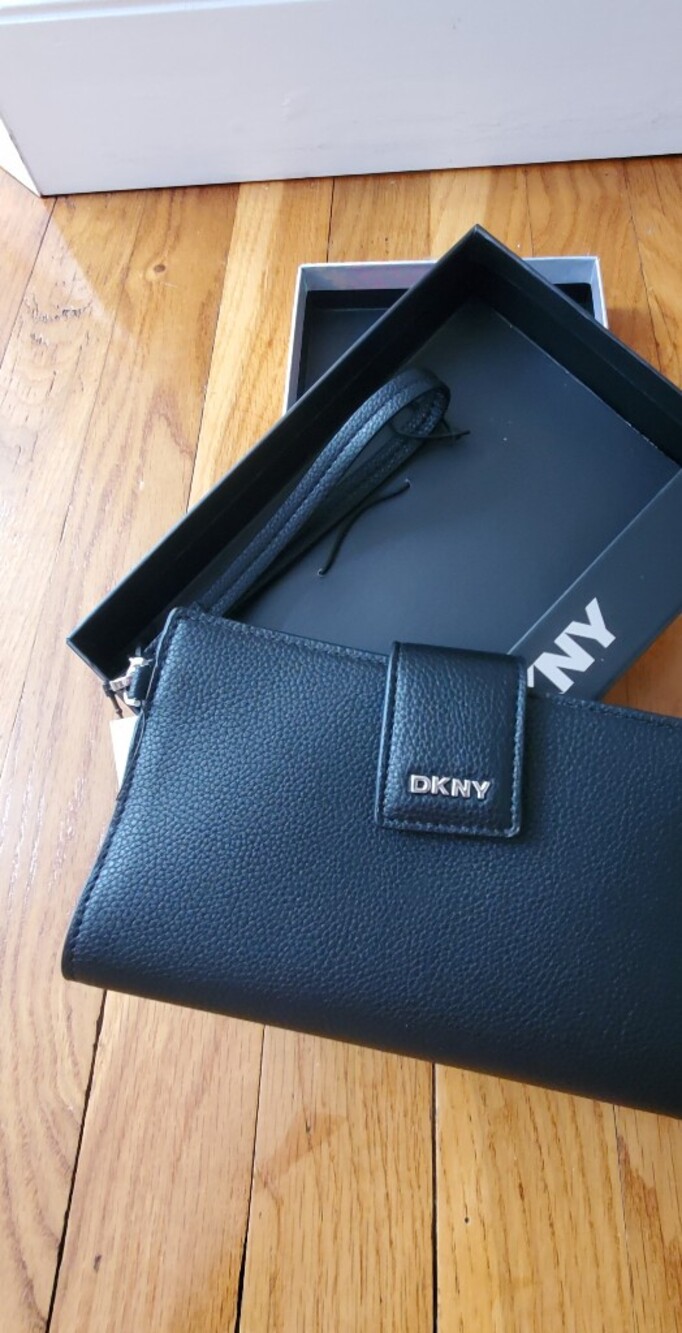 DKNY Black Pebbled Leather Wristlet Wallet with Removable Strap - Picture 4 of 9
